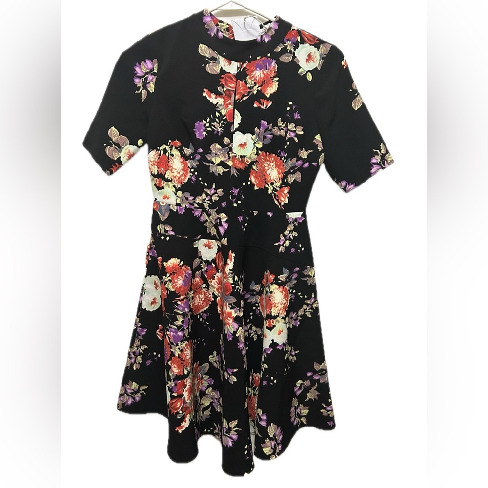 ⭐️NEW Glamorous High Neck Skater Dress in Dark Floral ✅